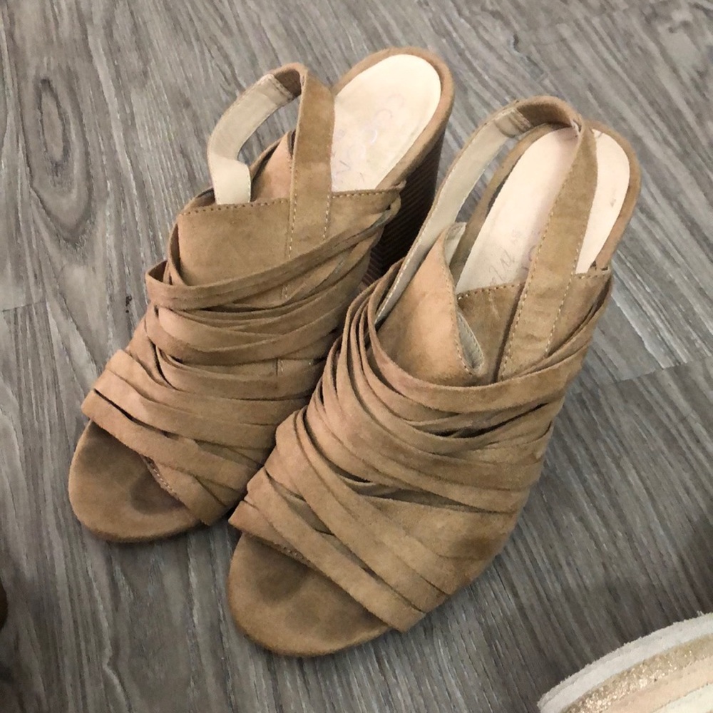 Matisse Size 8 heel block sandal